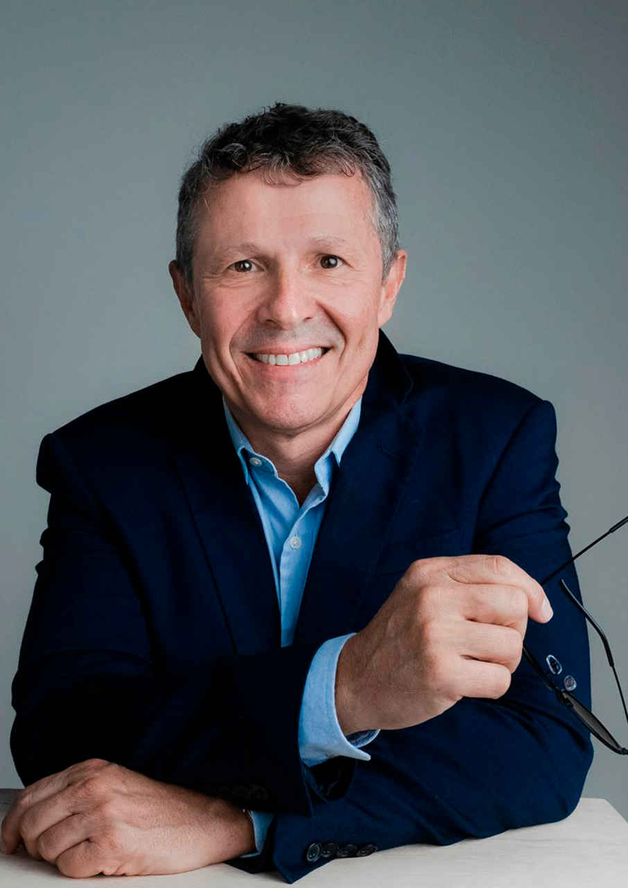 Prof. César Gomes de Sá